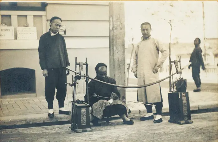 porcelain kitter, Beijing 1912, phot: Olga-Julia Wegener
