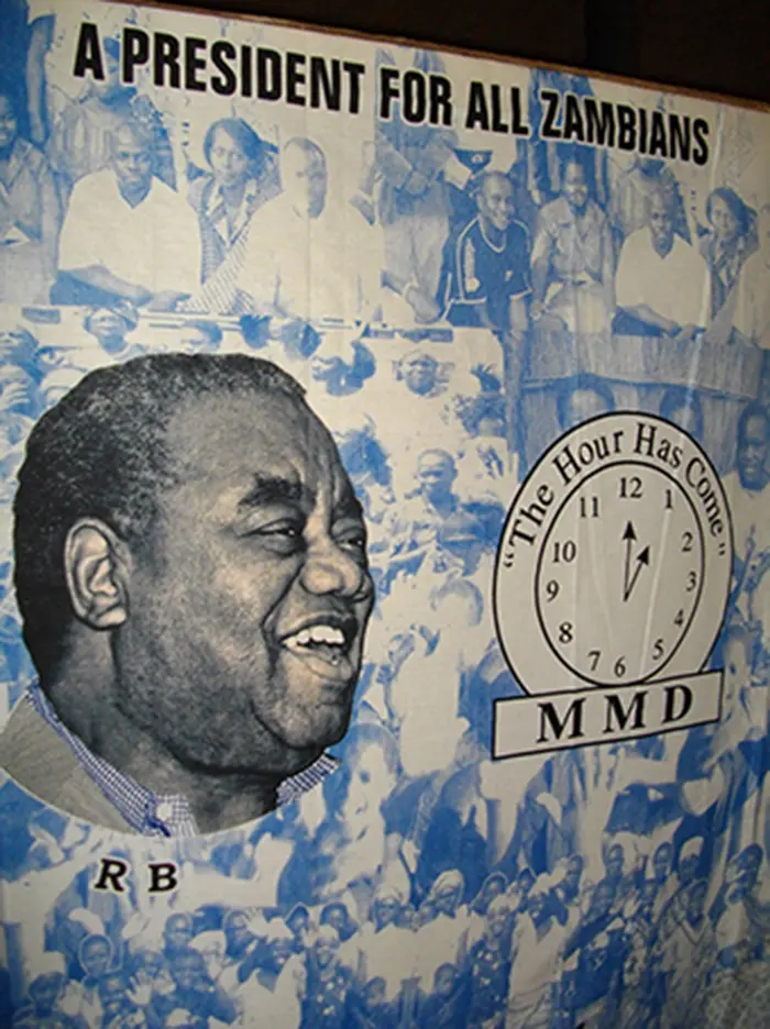 Für die Wahl in Sambia 2011 hergestelltes Tuch mit dem Porträt  des Amtsinhabers Rupiah Banda (hier "RB"). Foto: Adam Jones