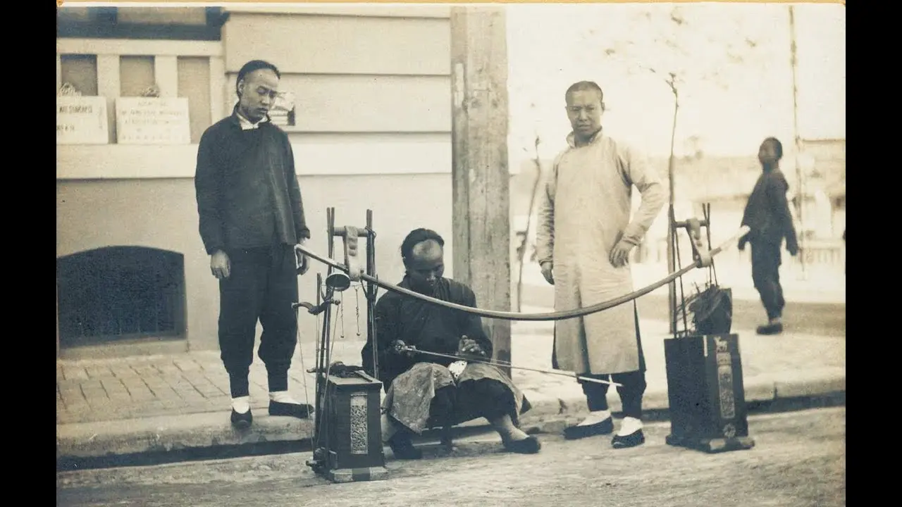 Restaurierungsprojekt "Spurenlese II: Re-pair & Re-use" im GRASSI