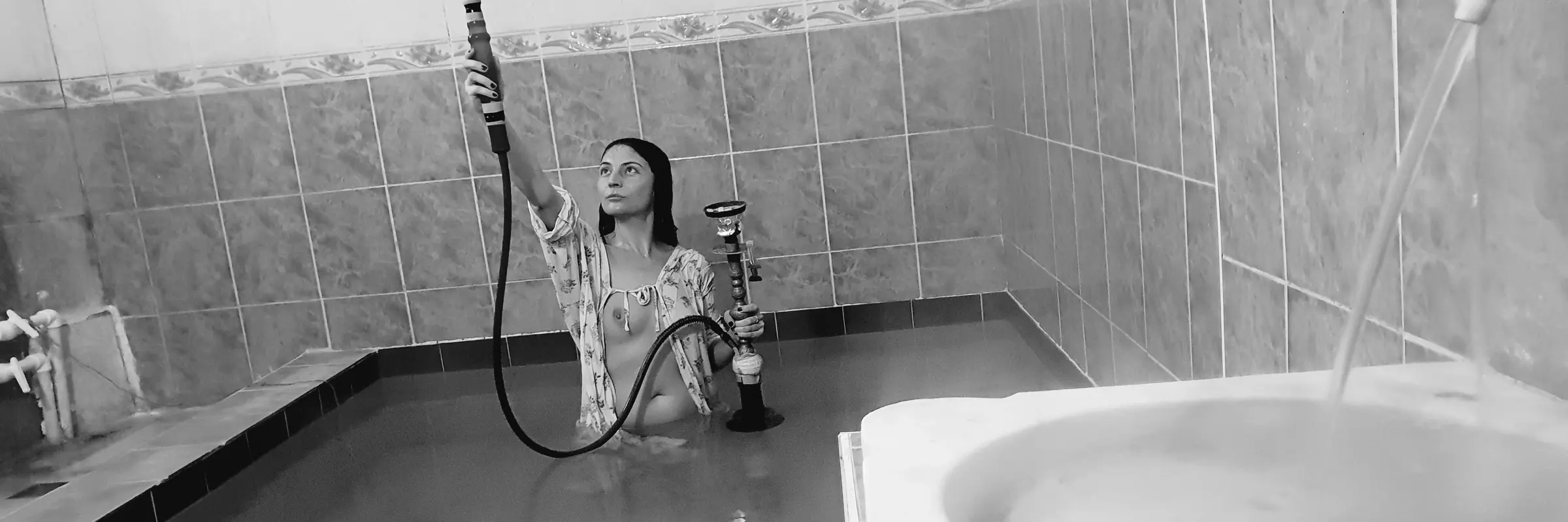 Gülcan Turna: “Reenacting The Empress? Power To The People. What Are We For? The Turkish Artist As An Empress.”, 2019