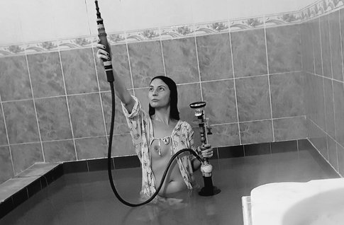Gülcan Turna: “Reenacting The Empress? Power To The People. What Are We For? The Turkish Artist As An Empress.”, 2019