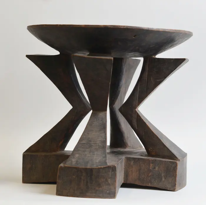 Hocker. Holz. Ethnie Mwera, Tansania. Anf. 20. Jh.. Sammler Cornelius Vogl.MAf 23193. Sammlung GRASSI Museum für Völkerkunde zu Leipzig, © Staatliche Kunstsammlungen Dresden, Foto: Erhard Schwerin