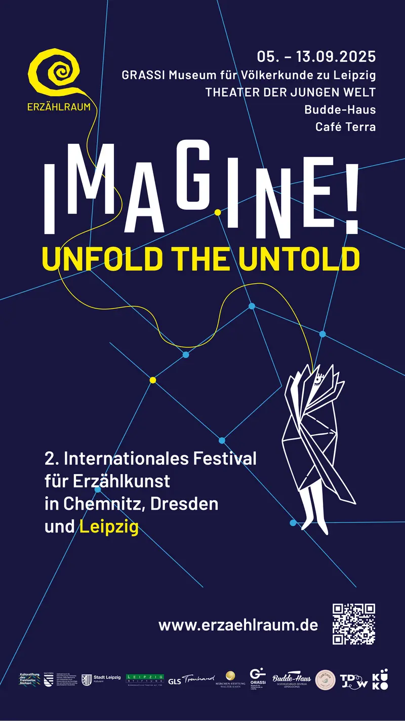 Dunkelblaues Festivalplakat mit dem Schriftzug „IMAGINE! UNFOLD THE UNTOLD“ in großen weißen und gelben Buchstaben. Oben stehen Datum, Orte und beteiligte Häuser, unten der Hinweis auf das „2. Internationale Festival für Erzählkunst in Chemnitz, Dresden und Leipzig“. Rechts unten ist eine abstrakte Figur aus Linien dargestellt, die ein Band in den Händen hält.